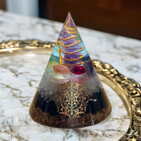 Pyramide Orgonite, Chakra