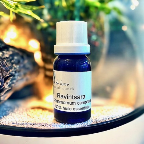 Organic ravintsara essential oil