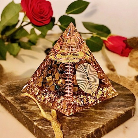 Pyramide orgonite, spirale oeil de tigre