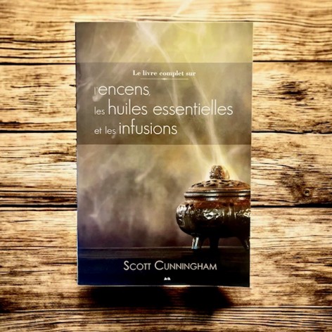 Le livre complet sur l'encens, les huiles et les infusions